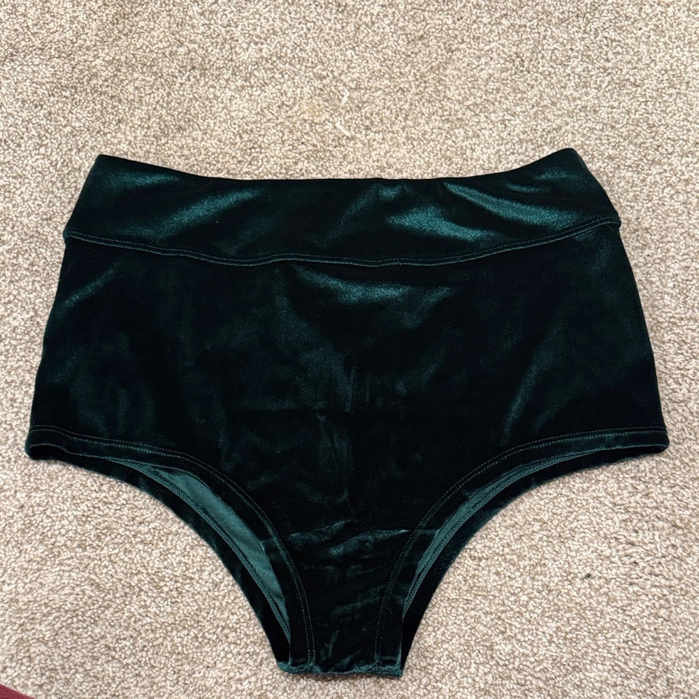 Velvet High-Waisted Pole Shorts